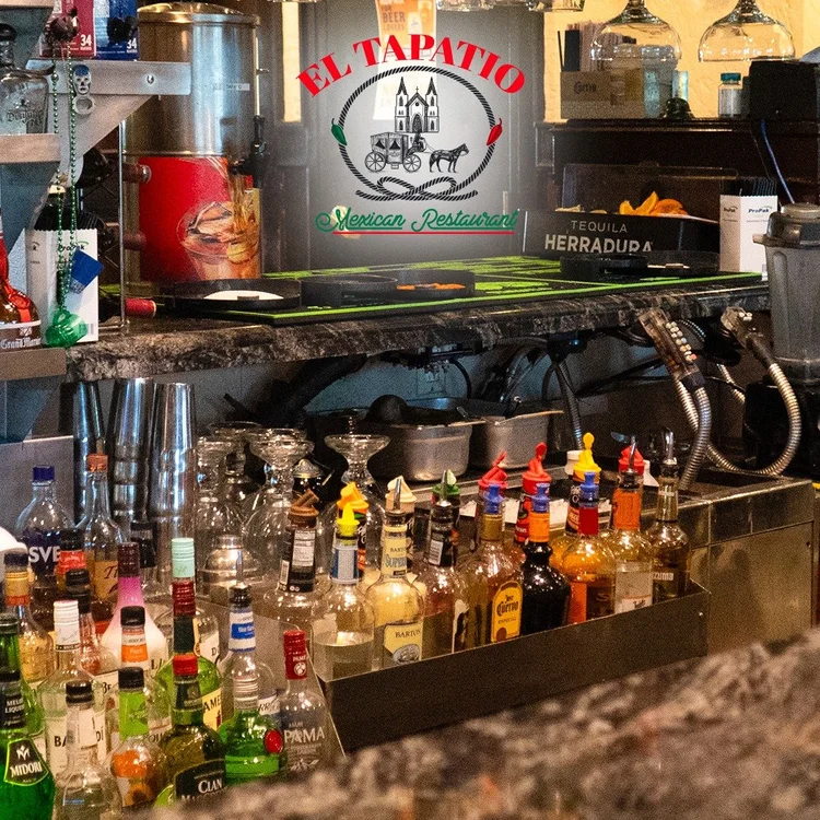 Full El Tapatio bar